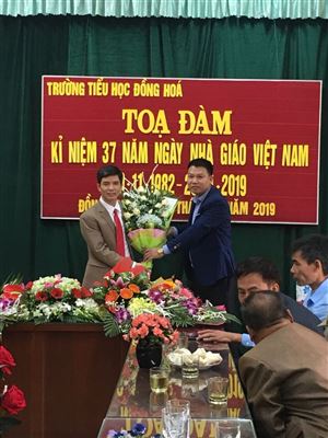 Công ty TNHH Đầu tư xây dựng Anh Anh chúc mừng thầy cô giáo Trường Tiểu học Đồng Hoá nhân ngày nhà giáo Việt Nam