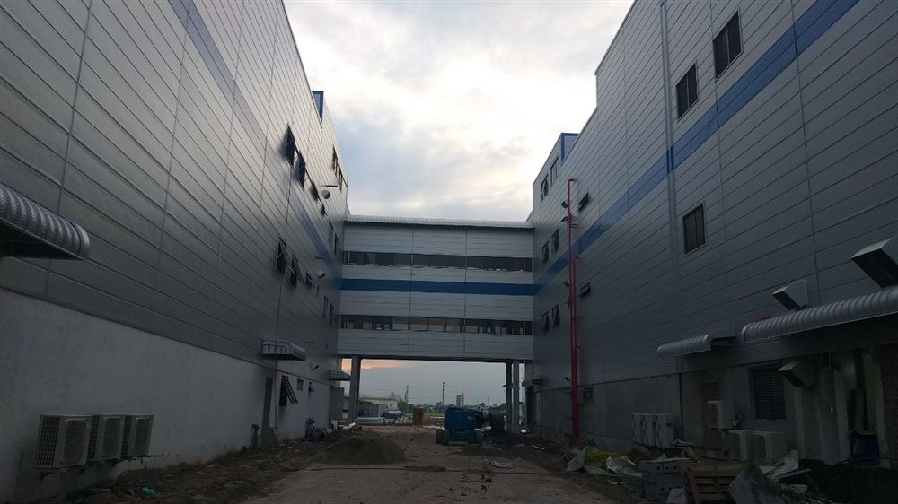 Dư án thi công lắp dựng vách Panel và lan can cầu thang bộ nhà xưởng F16 Bắc Giang